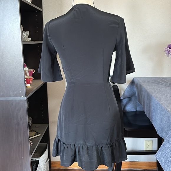 Topshop Women’s Sz 4 Little Black Wrap Dress with Bottom Ruffle and Bell Sleeve - Picture 2 of 8